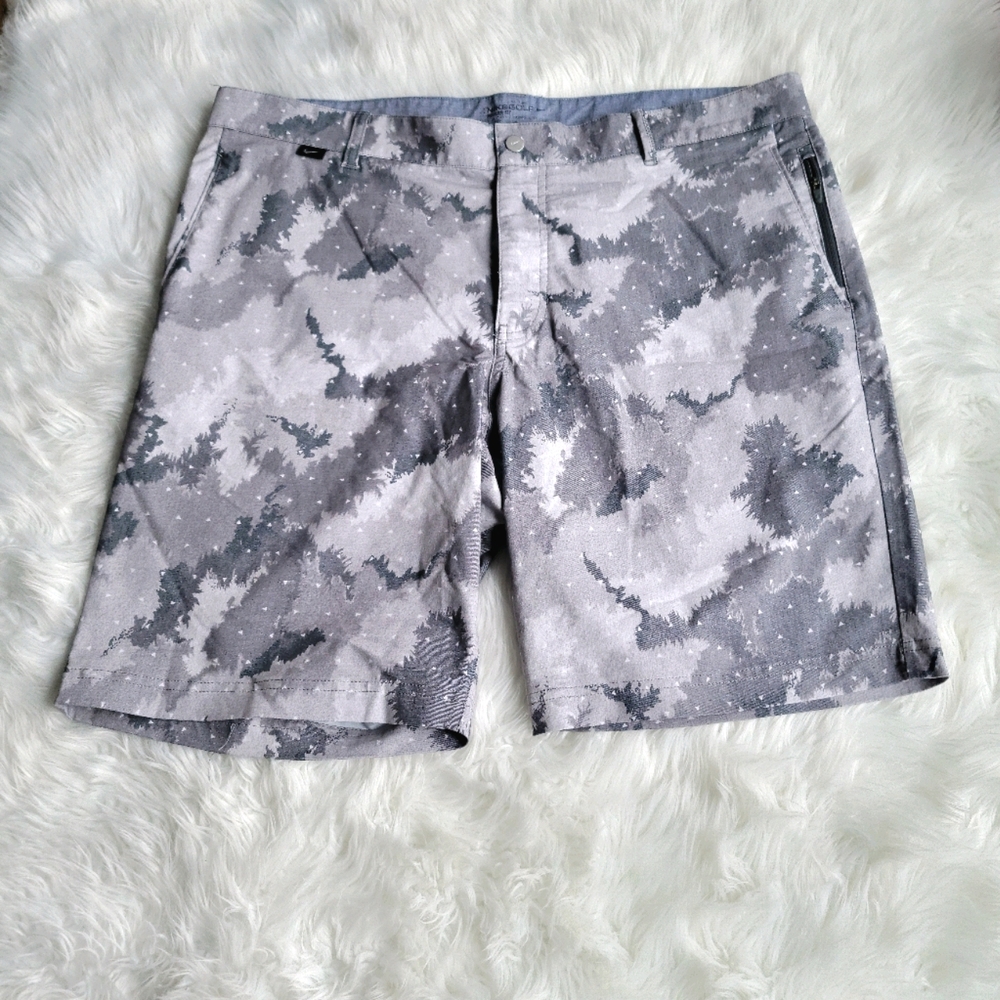 Nike Golf Modern Fit gray shorts size 33
